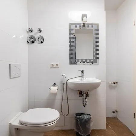 - Aldars 6 * München